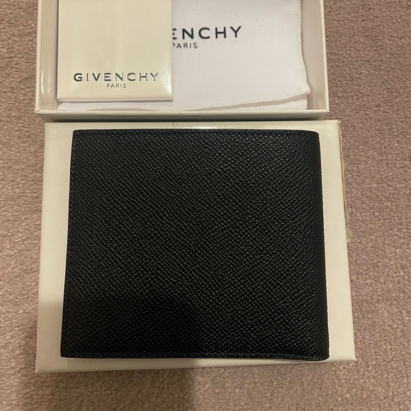 SOLD Givenchy men’s black bifold wallet - Picture 7 of 8